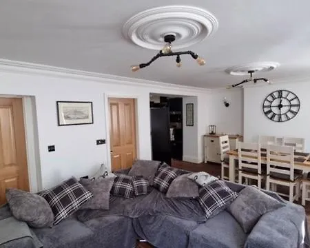 6 Church Street, - Perfect Deployment Location For Coast To Coast Cyclists & Hikers Pansiyon